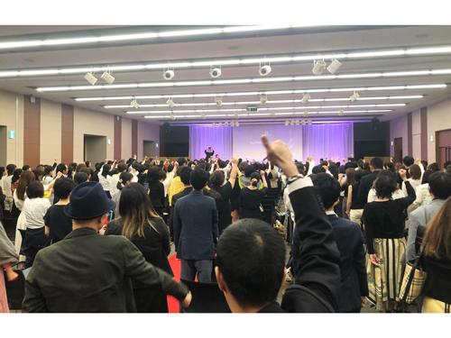 オンライン・オフラインの両方で行ったハイブリッド型表彰式のようす